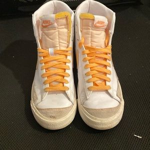 NIKE BLAZERS COLOR PEACH FOR WOMEN OR MEN